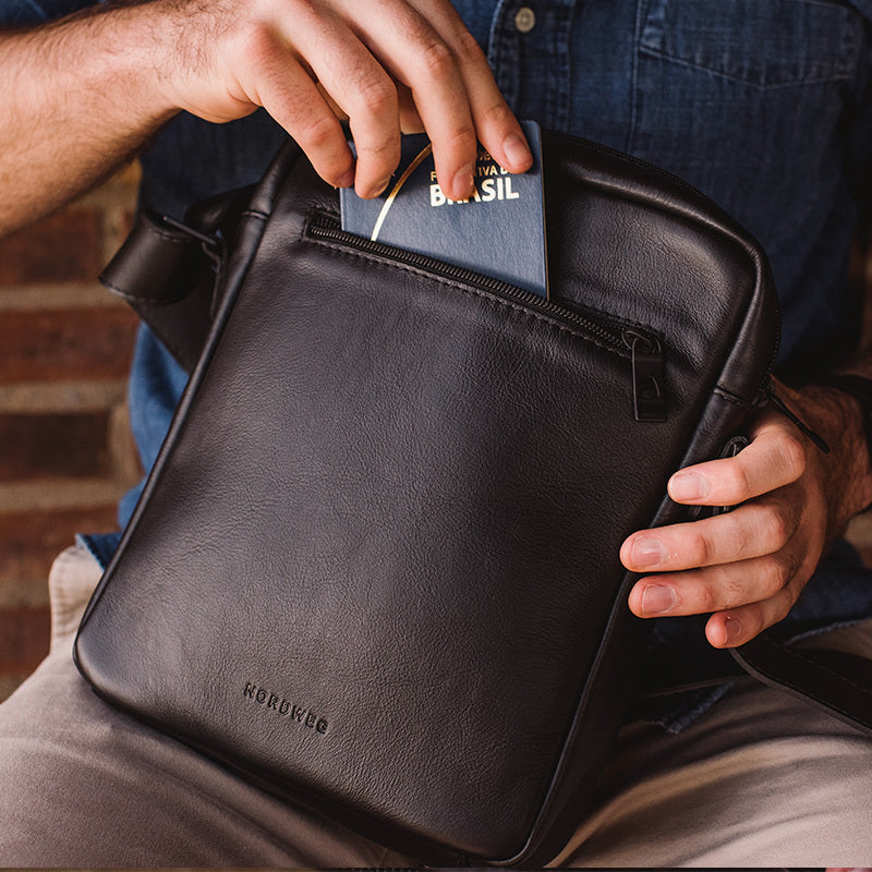 Nordweg brown leather bag handle and hand-carry close-up detail