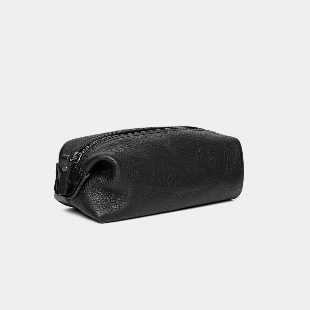 Nordweg Legacy leather organizer pouch in coal, angled side view with zipper pull