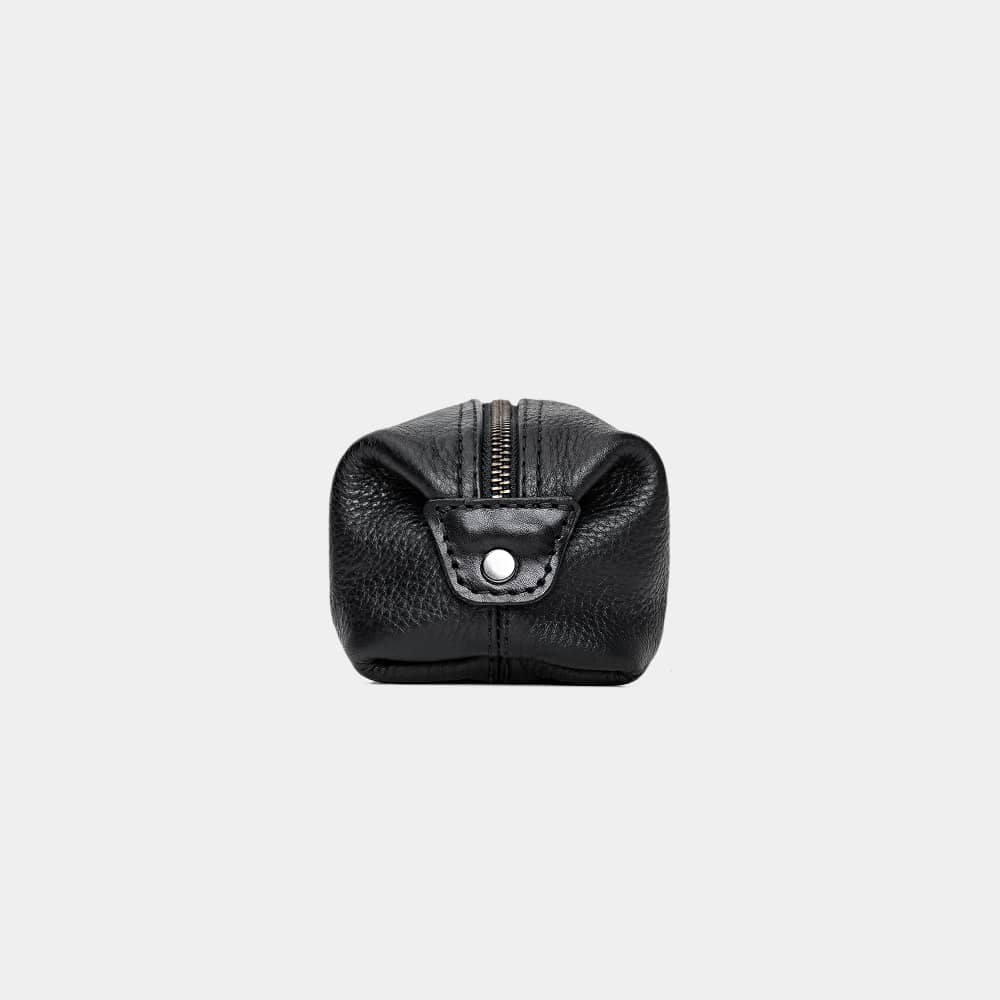 Nordweg Legacy leather organizer pouch in coal, end view with snap tab detail