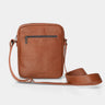 Caramel Nordweg Nomad leather crossbody bag with the front zip pocket facing forward, SKU NW091A.CA, GTIN 7898571000979