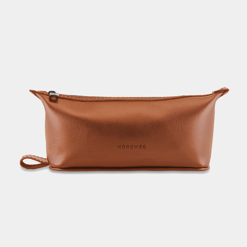 Nordweg Nomad leather dopp kit travel toiletry bag in caramel, front view with side loop
