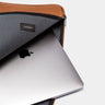 Nordweg NW105 Dolomites leather satchel in Caramel, laptop sleeve interior view, SKU NW105.CA, GTIN 7898571001136