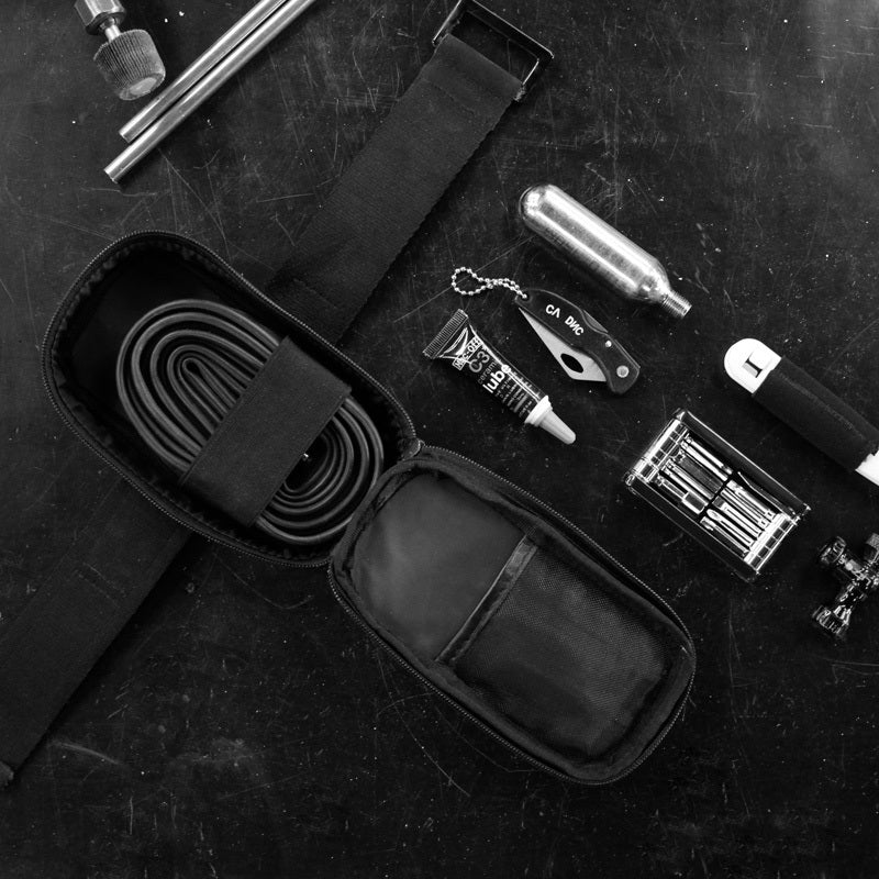 Open black Nordweg Serra leather bicycle saddle bag with inner tube and bike repair tools, SKU NW090.IP, GTIN 7898571000948