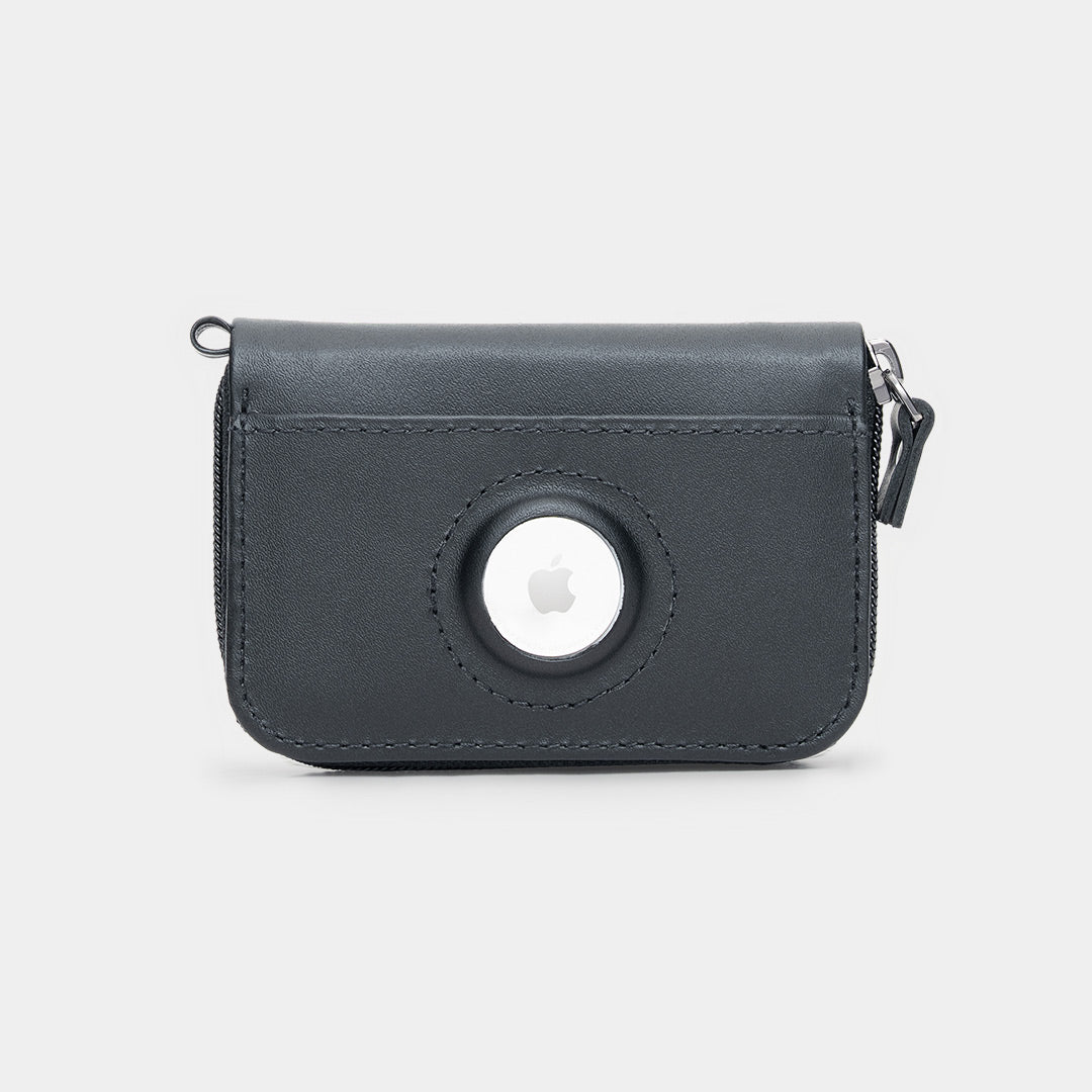 Nordweg Traveler Pro AirTag leather wallet in black, front view with round AirTag holder
