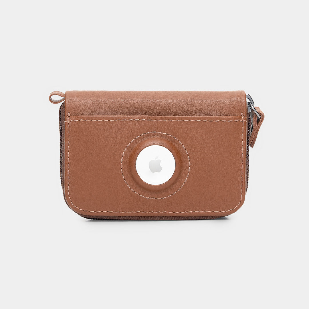 Nordweg Traveler Pro AirTag leather wallet in caramel, front view with round AirTag holder