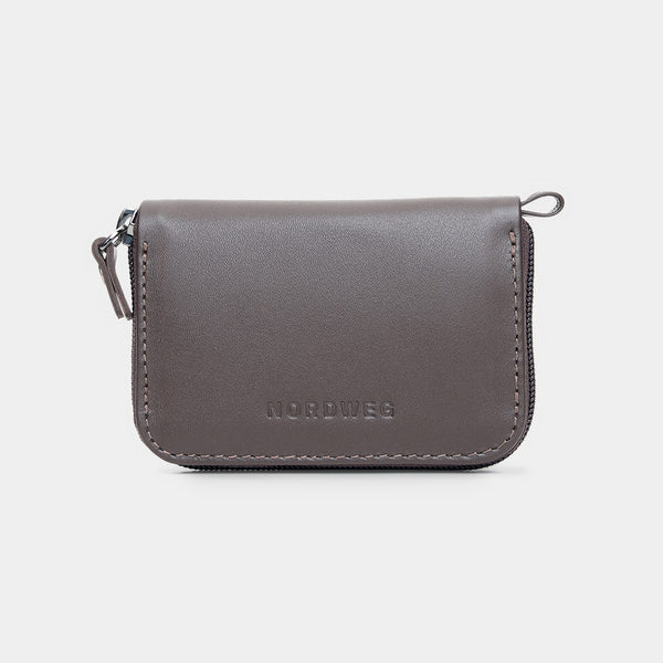 Nordweg Traveler Pro leather zip wallet in coffee, front view with wrist strap