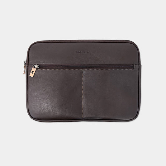 Nordweg Workplace leather laptop sleeve case in coffee, medium front view with zip pocket